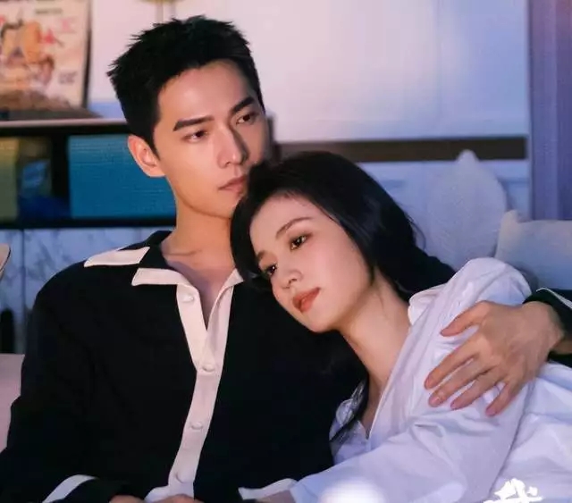 87岁的TVB支柱庆祝钻石婚,鄂温克族盛装参加派对,温兆伦带着女儿露脸