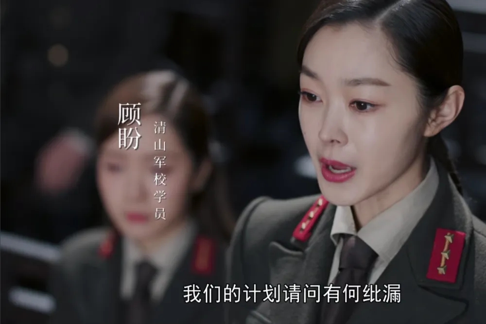 杨被拘留时,病危。一名警卫士兵偷偷塞了一袋糖果