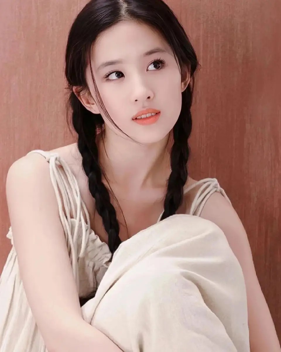 李泽楷为何不恋网红独爱女星，梁洛施成心结，背后原因引猜测